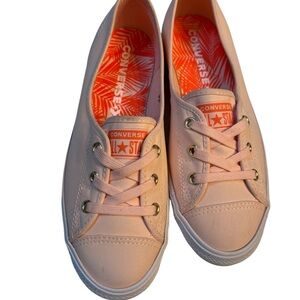 Converse Women's lite pink Sneakers sz 7.5